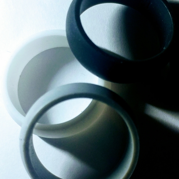 Pack of Three Men's Silicone Rings (Bands) - Picture 4 of 4